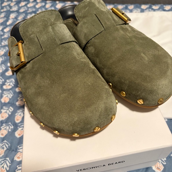 🟩 NIB Veronica Beard Fern Suede Studded Clogs – Sage / Army Green – Size 9 - Picture 9 of 15